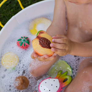 Coffret Cadeau Naissance en caoutchouc naturel "Salade de Fruits" Oli & Carol