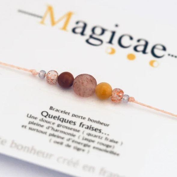 Bracelet porte-bonheur en pierres naturelles "QUELQUES FRAISES"