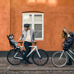 Siège-vélo enfant arrière sur cadre Yepp 2 Maxi "Midnight Black" (9 mois-6 ans) Thule